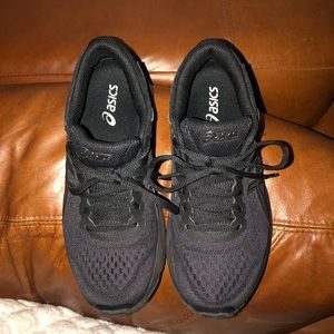 ASICS black size 7.5